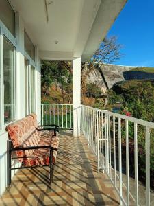 The Paradise View Stay,,3 star