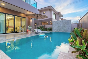 southern peak pool villa huayyai pattaya