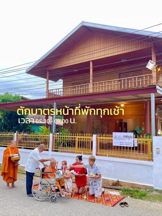 Le Moon Hotel,,5 star