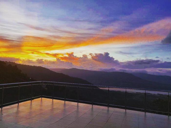 sharayu holidays valley view