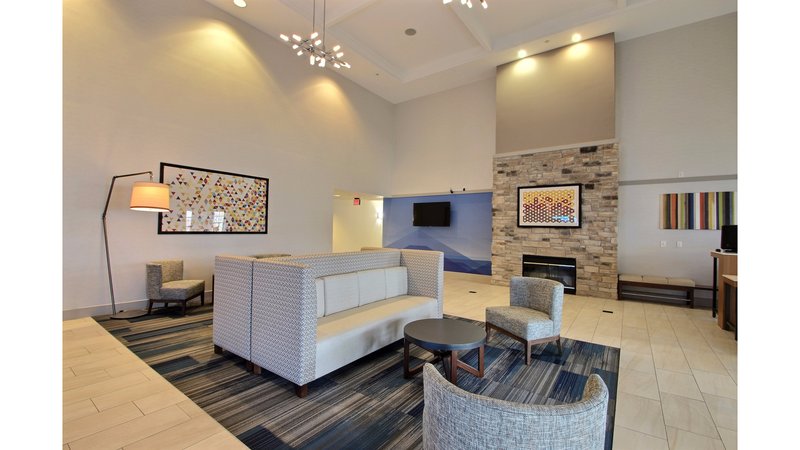 Holiday Inn Express Hotel & Suites Milwaukee Airport,Wisconsin>>Milwaukee,2.5 star