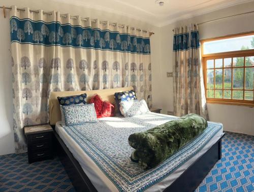 room-image