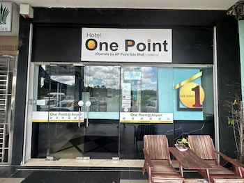 one point hotel airport kuching