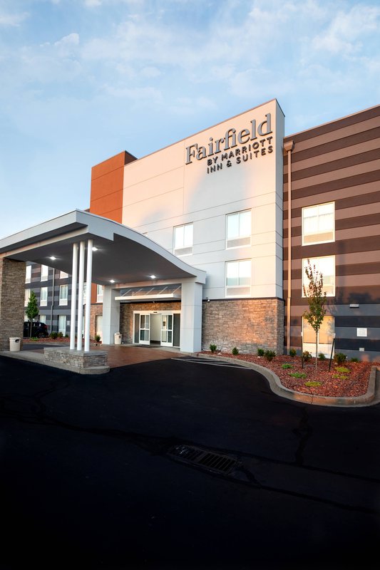 fairfield inn and suites by marriott louisville airport