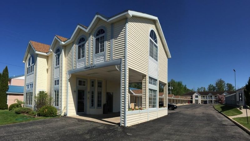 Thunderbird Inn,Mackinaw City>>Cheboygan,2.5 star