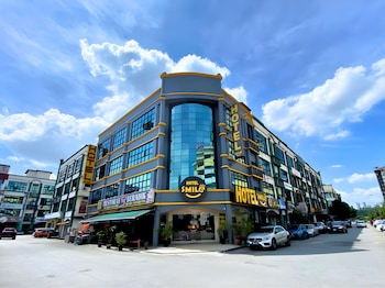 smile hotel serdang south city