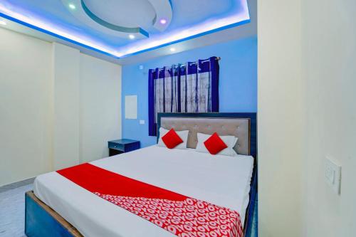 819868 Hotel Savera,,3 star