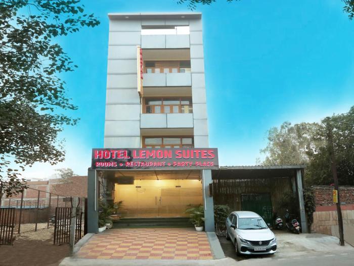 hotel lemon suites and banquet noida sector 62