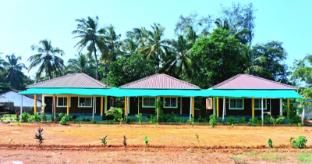 Sea Spray Resort,,2 star