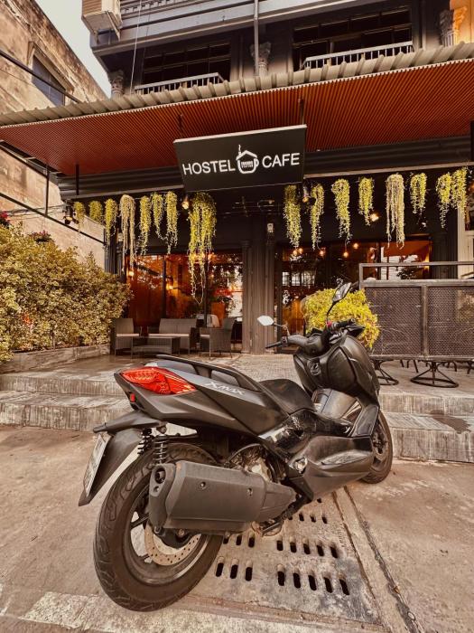friends station hostelandcafe