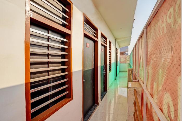 Hotel O Chawla's Hotel & Restaurant,,3 star