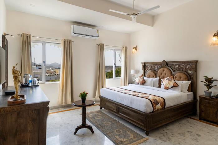 The Royal Courtyard,,3 star