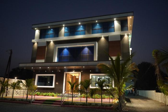 Vakratunda Executive,,1 star