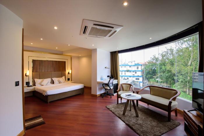 Emerald Hotel,,3 star