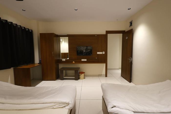 Hotel Vardhman,,2 star