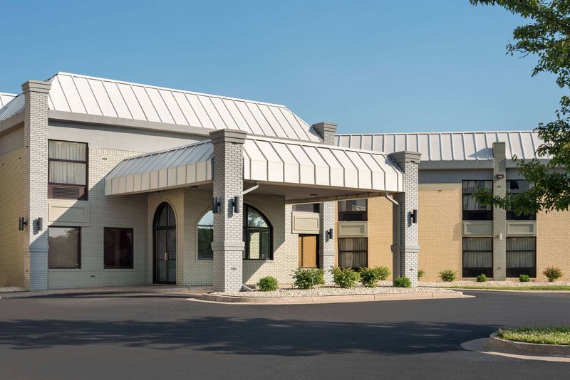 days inn and suites by wyndham merrillville