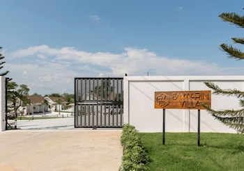 Emmarin Villa Pattaya,,4 star