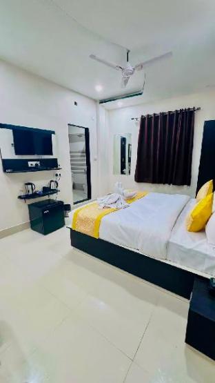 Hotel Aastha Inn,,3 star