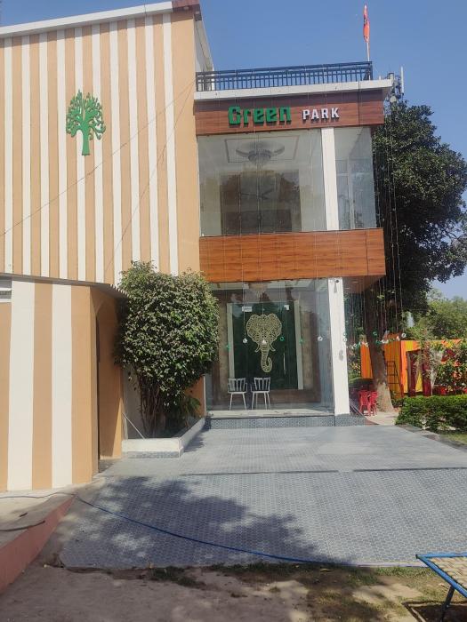 Green Park,,2 star
