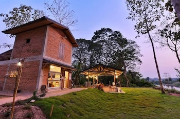 The River Runs Chiang Klang,,2 star