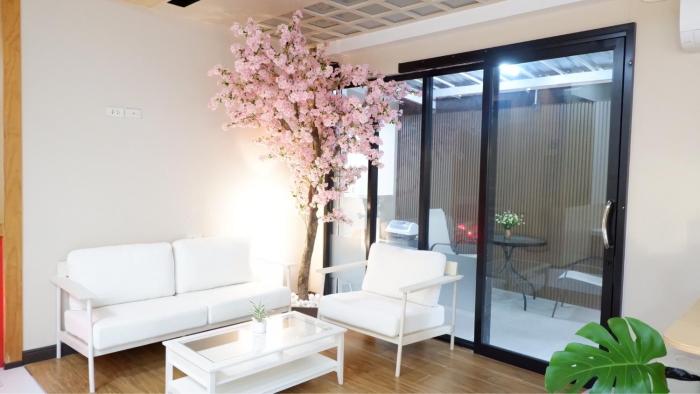 Shi-Ro-I Poshtel,,3 star