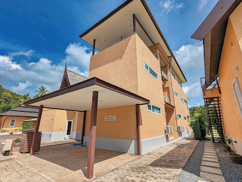 poolside apartments and rooms