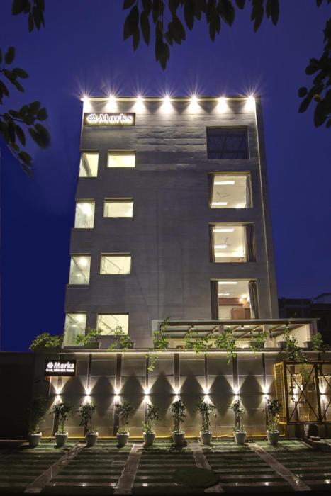 Marks Hotel & Banquet,,3 star