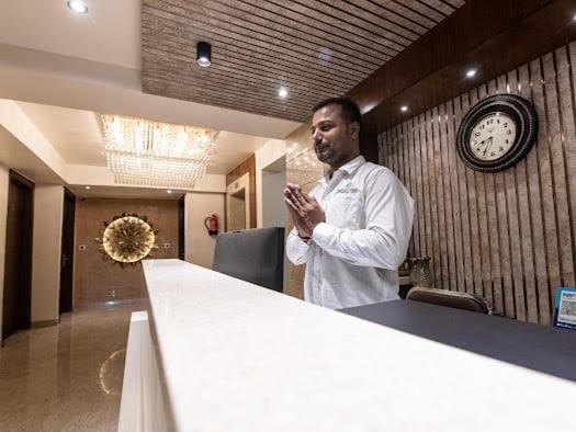 Hotel Emerald Inn,,3 star