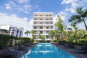 modern condo near the beach nv5