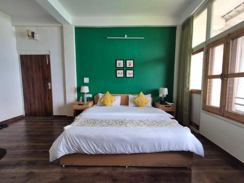 room-image