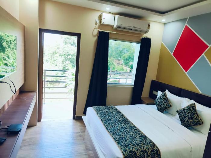 sarojini garden hotel and restaurant