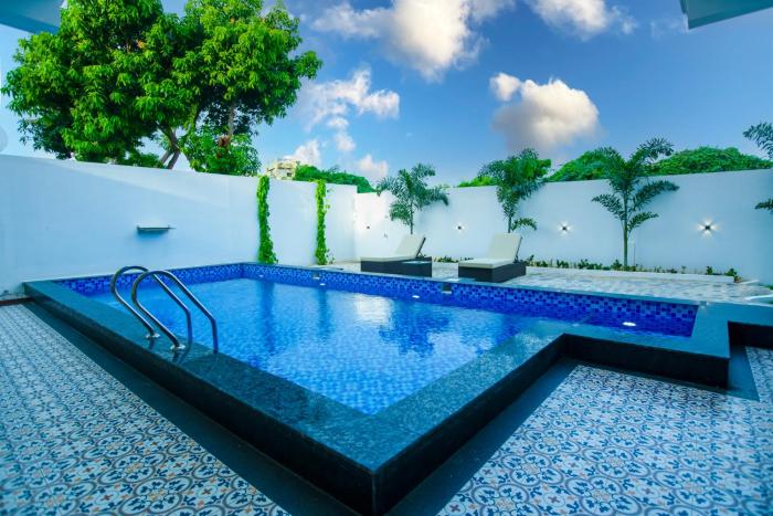 t resort with swimming pool