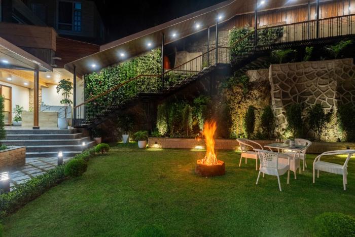 alaya stays 6bhk with garden evaara woods hilltop