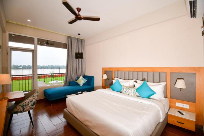 Hotel Aviral Ganga,,4 star