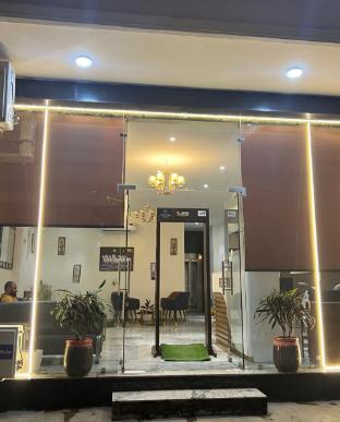 Hotel Ivory Inn,,3 star