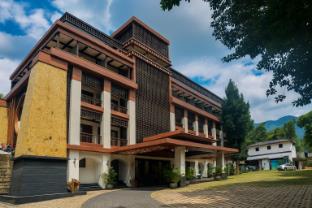 pleasant tree hotels