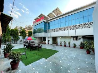 malaya house couples family corporate