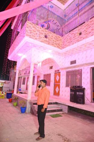 Shri Sita Vallabh Padchhaya,,2 star