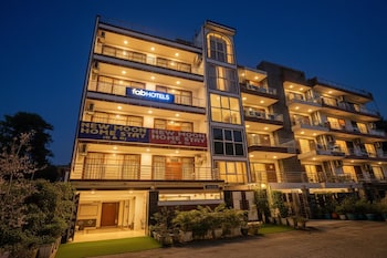 Fabhotel The New Moon,Dwarka Sector 13 Metro,3 star