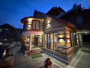 cloudscape villa retreat 3br duplex by homeyhuts