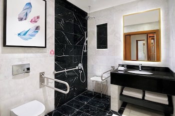Holiday Inn Riyadh Al Malaz By Ihg,8187 King Abdulaziz Road,4 star
