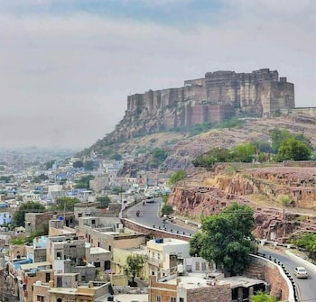 Guest House Ugs,,3 star