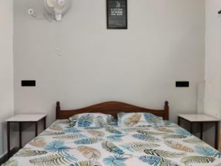 Shree Radhey,,3 star