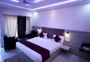 the white rain hotel