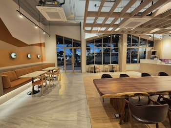 The Publyc Hotel,,2 star