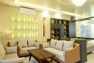 The Hidden Door,,3 star