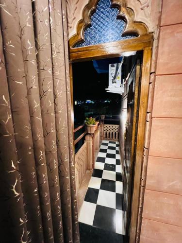 room-image