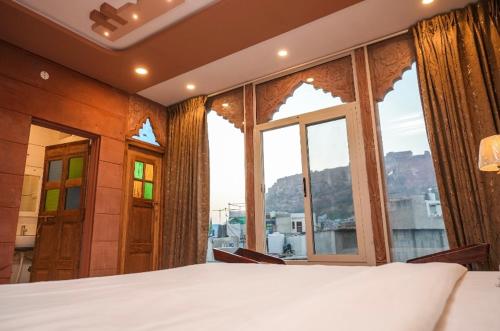 room-image