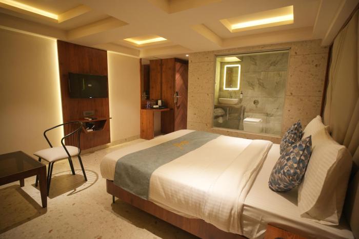 Sky Executive Rooms,,3 star