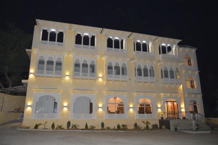 the hinglajgarh resort